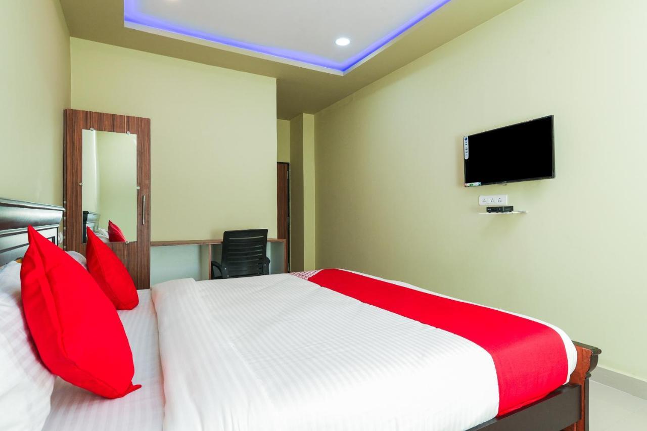 Oyo 27902 Center Point The Hotel Visakhapatnam Exterior photo