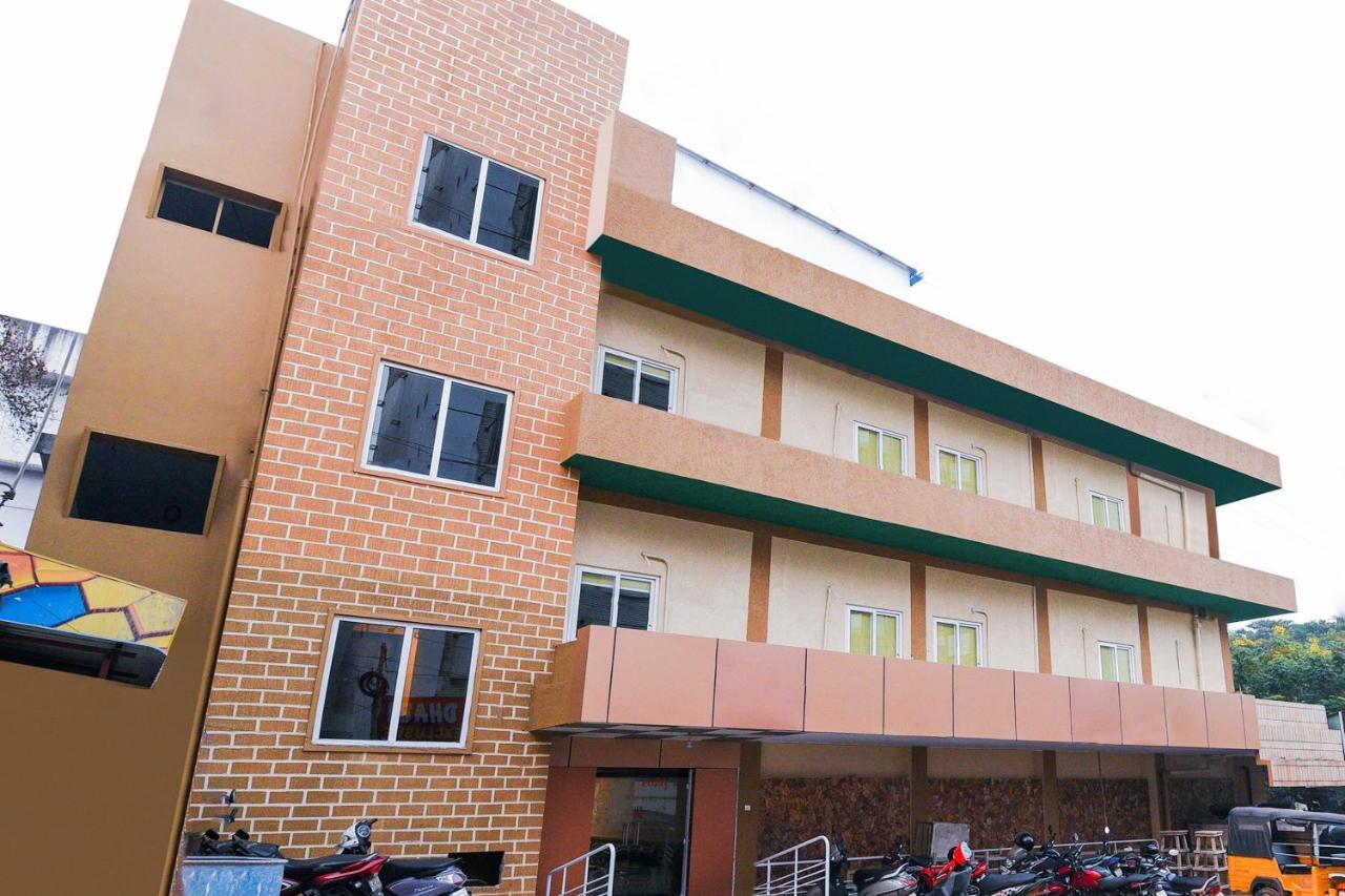Oyo 27902 Center Point The Hotel Visakhapatnam Exterior photo