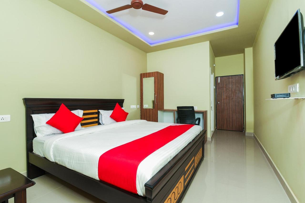 Oyo 27902 Center Point The Hotel Visakhapatnam Exterior photo
